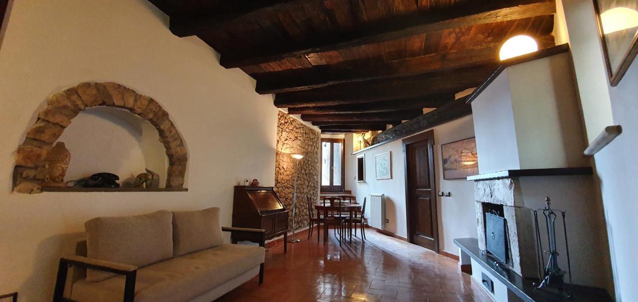 casa vacanze belvedere Apartman Sermoneta Kültér fotó